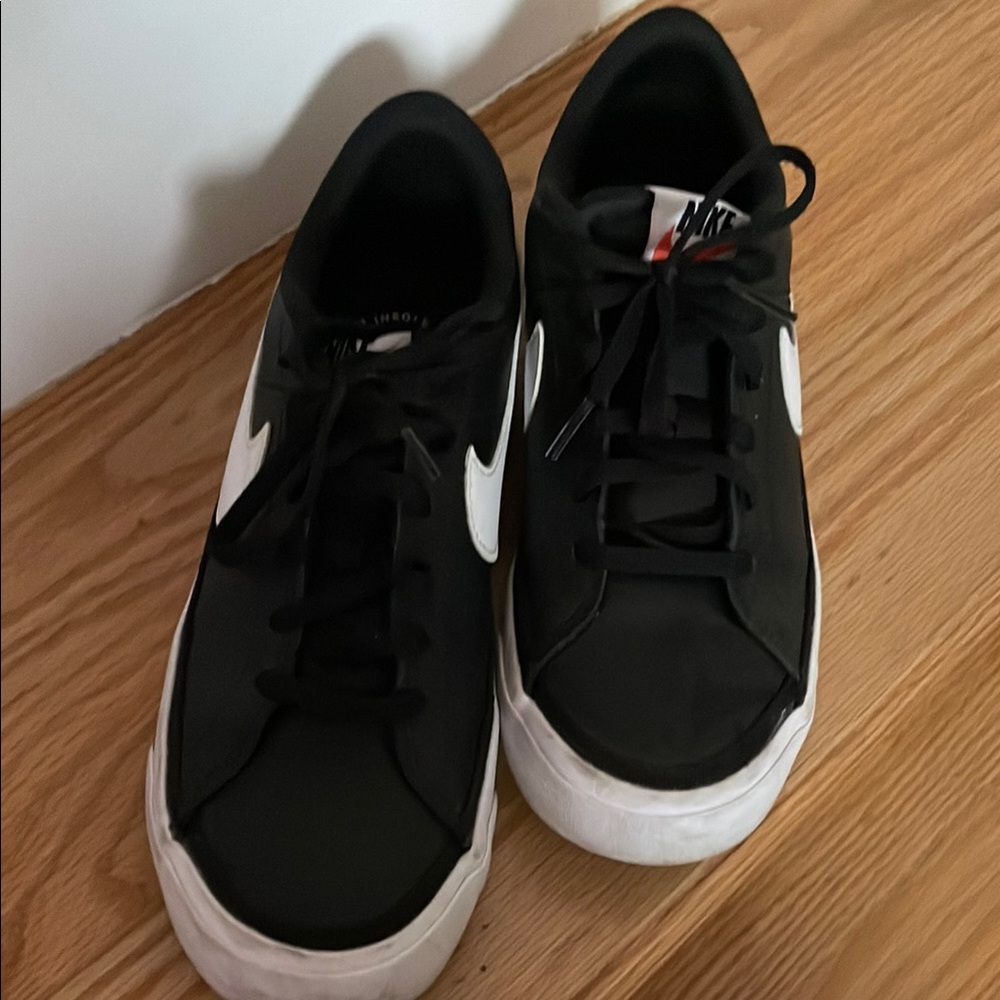 Nike big kids Black and White Classic Sneakers